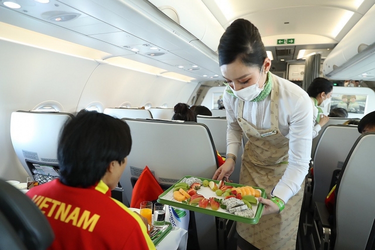 Những “cô gái vàng” của Đội tuyển bóng đá nữ Việt Nam về nước