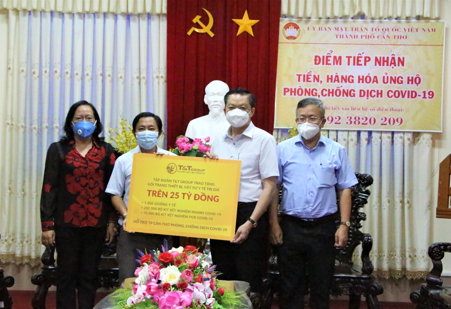 T&T Group trao tặng trên 25 tỷ đồng thiết bị, vật tư y tế 