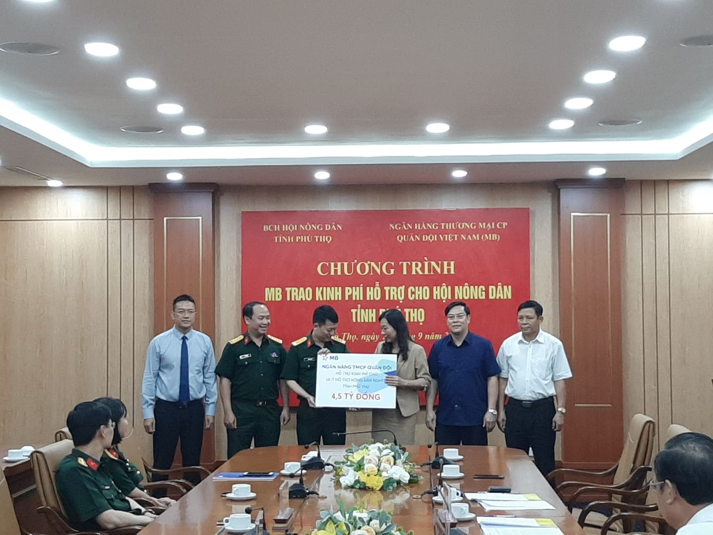 mbbank-ho-tro-45-ty-dong-cho-hoi-nong-dan-tinh-phu-tho-1