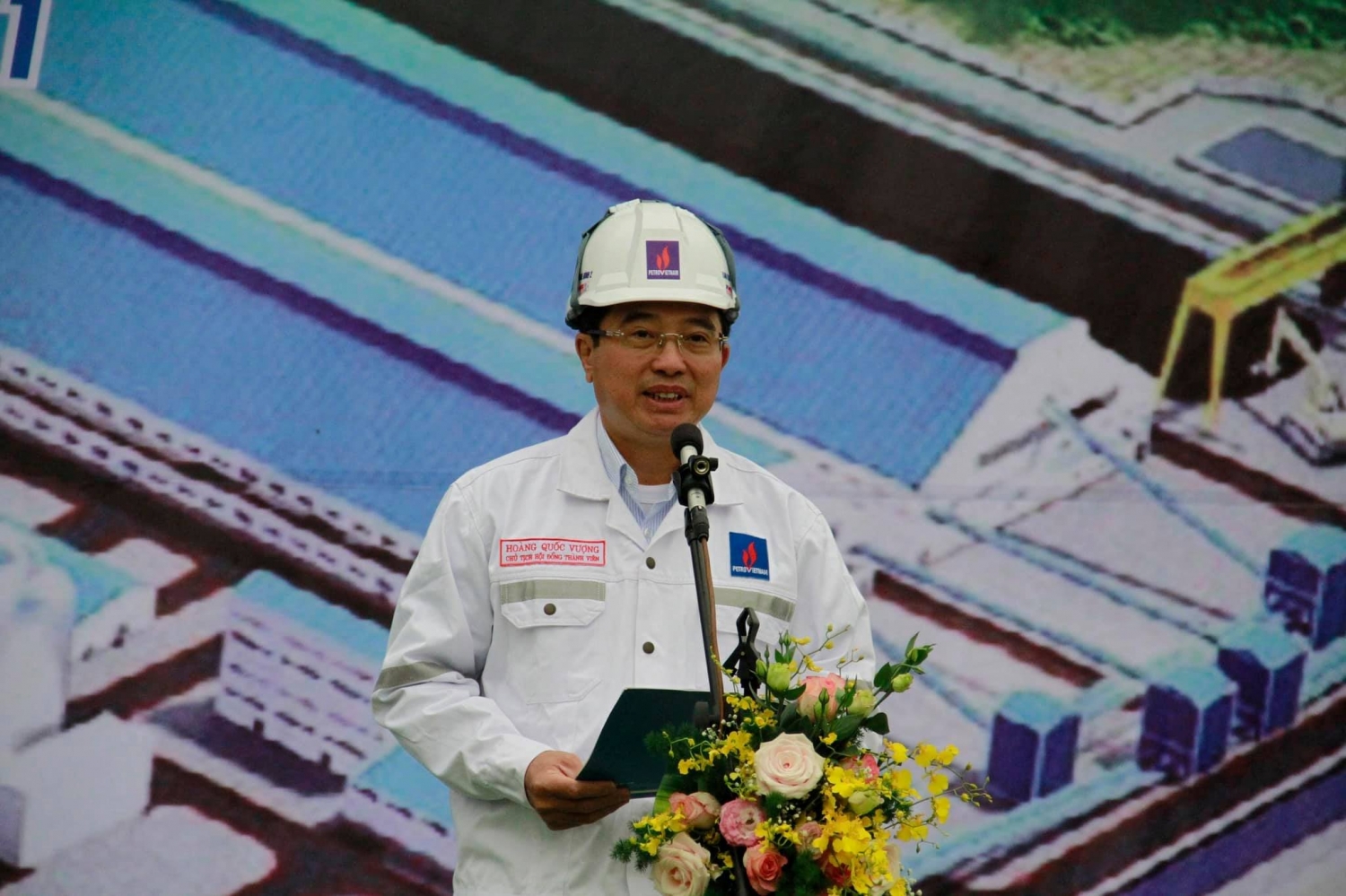 Tuổi trẻ các đơn vị Cụm Phối hợp hoạt động Đoàn Petrovietnam khu vực phía Bắc tổ chức về nguồn giáo dục truyền thống lịch sử