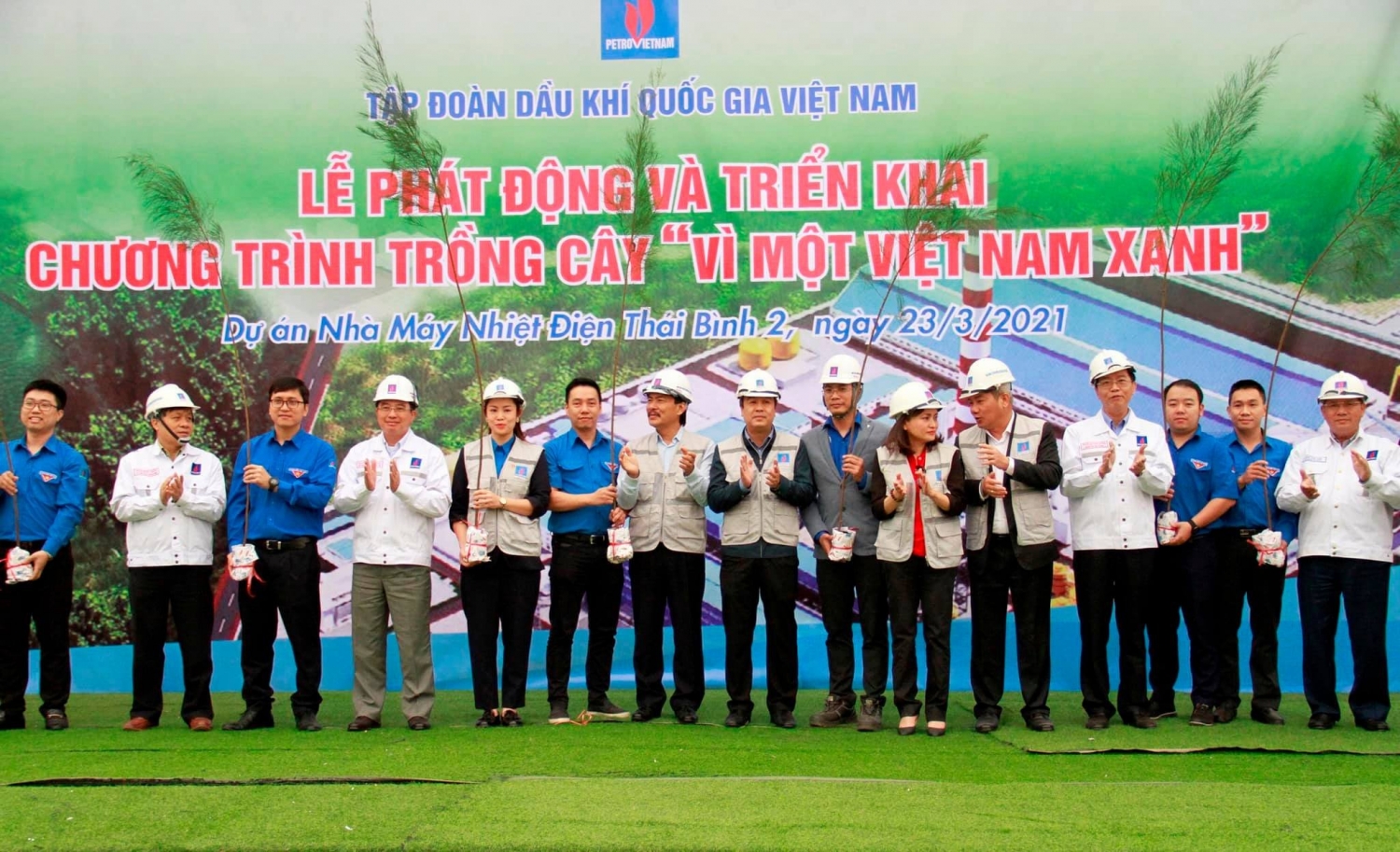 Tuổi trẻ các đơn vị Cụm Phối hợp hoạt động Đoàn Petrovietnam khu vực phía Bắc tổ chức về nguồn giáo dục truyền thống lịch sử