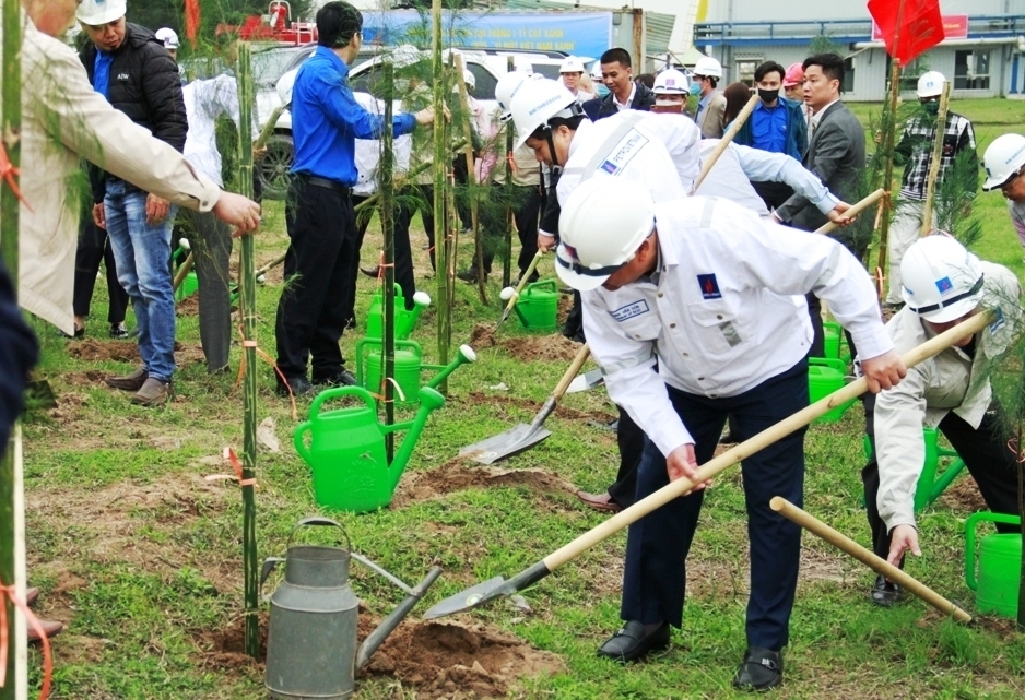 Tuổi trẻ các đơn vị Cụm Phối hợp hoạt động Đoàn Petrovietnam khu vực phía Bắc tổ chức về nguồn giáo dục truyền thống lịch sử