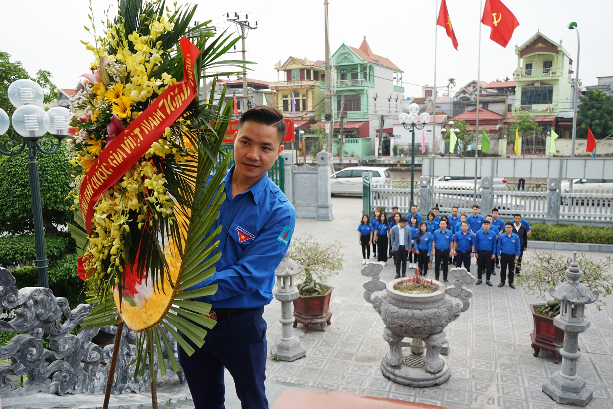 Tuổi trẻ các đơn vị Cụm Phối hợp hoạt động Đoàn Petrovietnam khu vực phía Bắc tổ chức về nguồn giáo dục truyền thống lịch sử