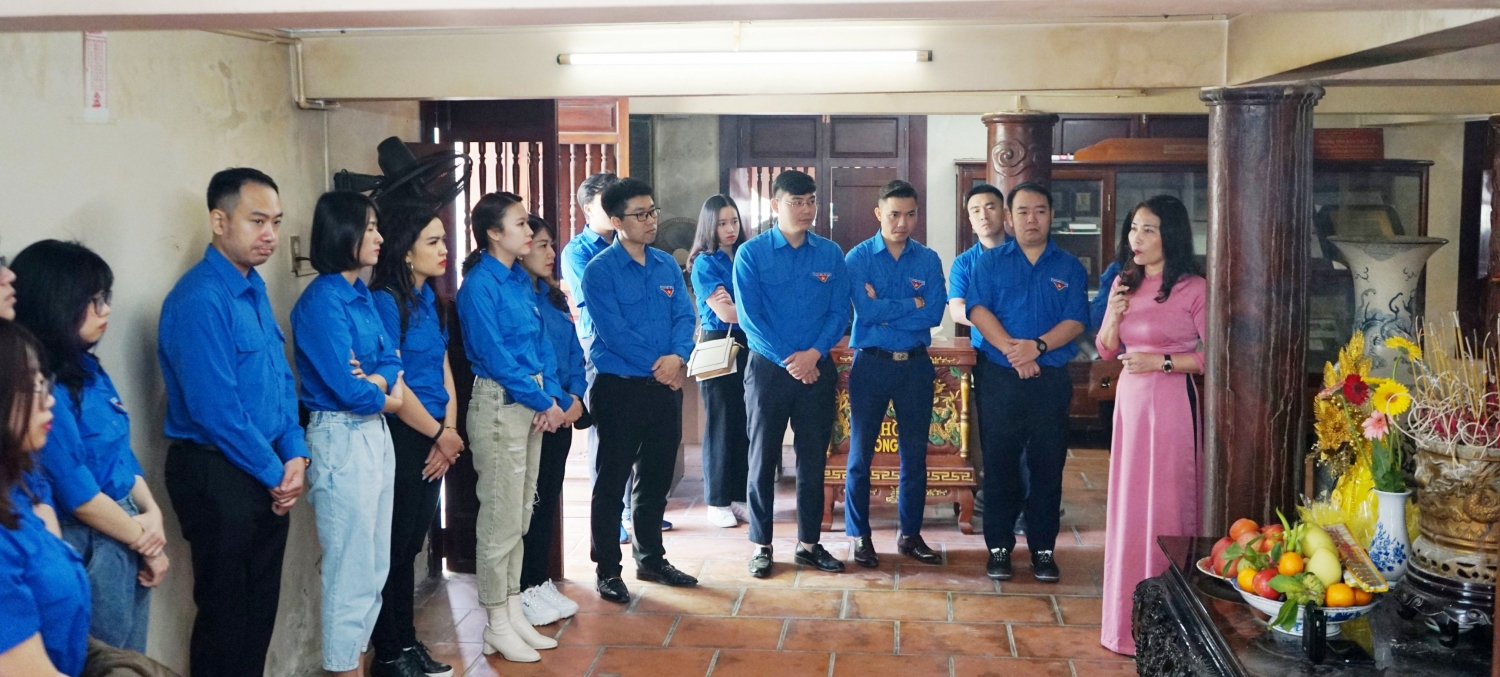 Tuổi trẻ các đơn vị Cụm Phối hợp hoạt động Đoàn Petrovietnam khu vực phía Bắc tổ chức về nguồn giáo dục truyền thống lịch sử