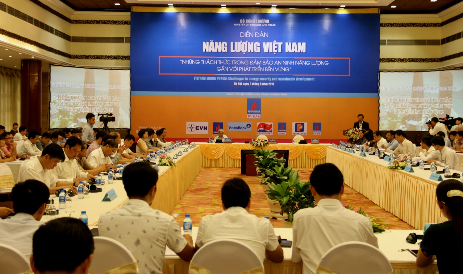nganh nang luong dung truoc nhung thach thuc nguy co lon