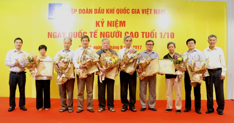 pvn gap mat can bo huu tri nhan ngay quoc te nguoi cao tuoi 499194