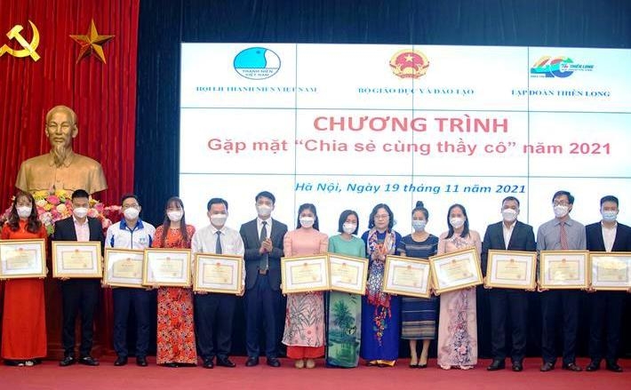 Tuyên dương 50 giáo viên có nhiều sáng kiến, đổi mới trong dạy học
