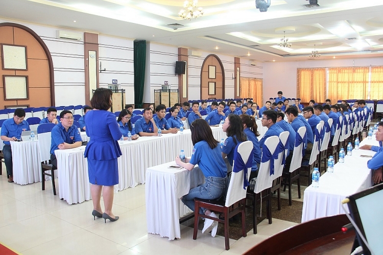 doan thanh nien pv gas to chuc cac hoat dong chao mung thang 5
