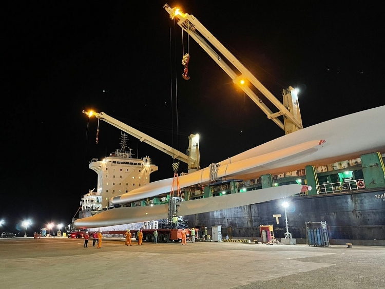 PV Shipyard đón tàu chở thiết bị điện gió siêu trường siêu trọng của Dự án Tân Ân