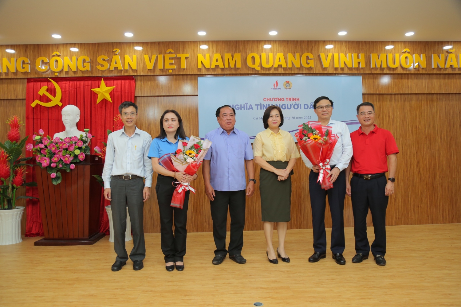 “Nghĩa tình người dầu khí”: 300 suất quà đến với người nghèo tỉnh Cà Mau