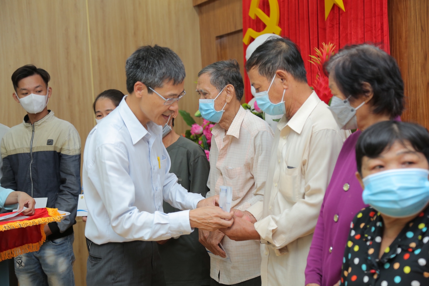 “Nghĩa tình người dầu khí”: 300 suất quà đến với người nghèo tỉnh Cà Mau