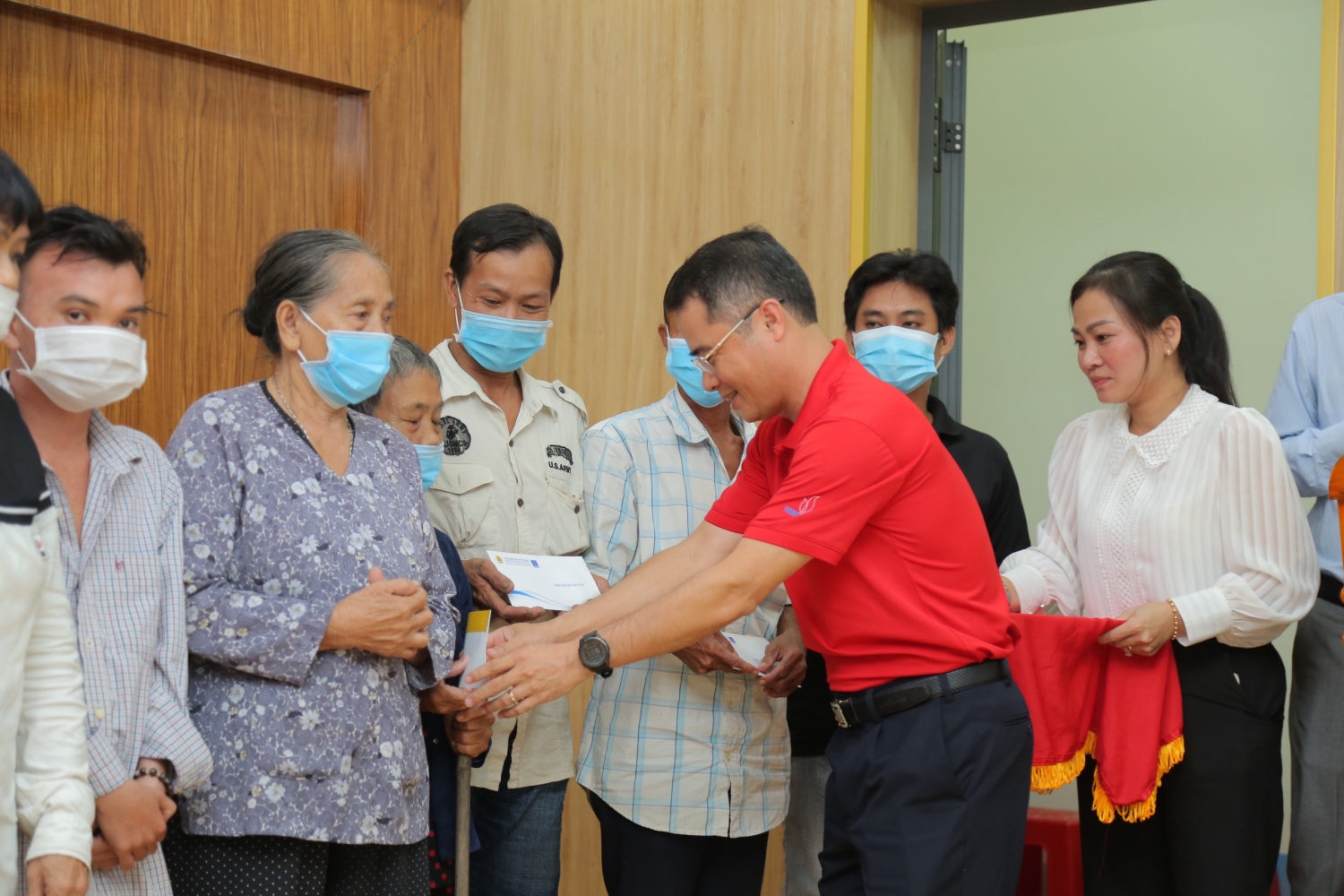 “Nghĩa tình người dầu khí”: 300 suất quà đến với người nghèo tỉnh Cà Mau