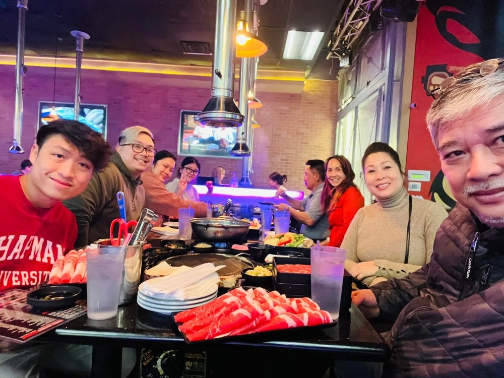 Sao Việt ngày 30/1/2022: Hồng Vân hạnh phúc đón Tết cùng gia đình ở Mỹ