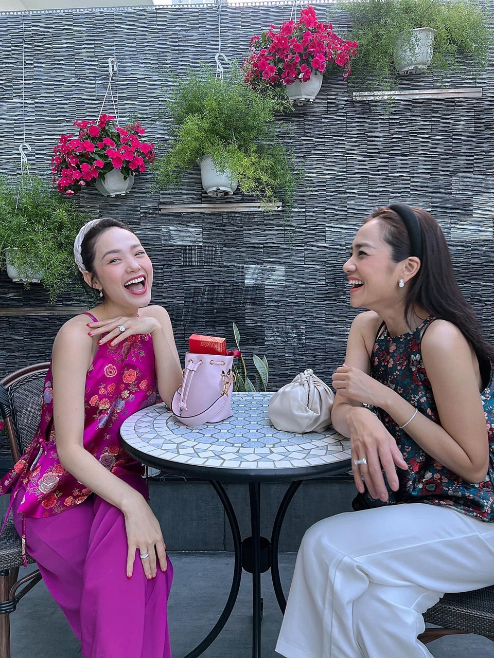 Sao Việt ngày 8/2/2022: Cuộc sống hiện tại của ca sĩ Hồng Nhung