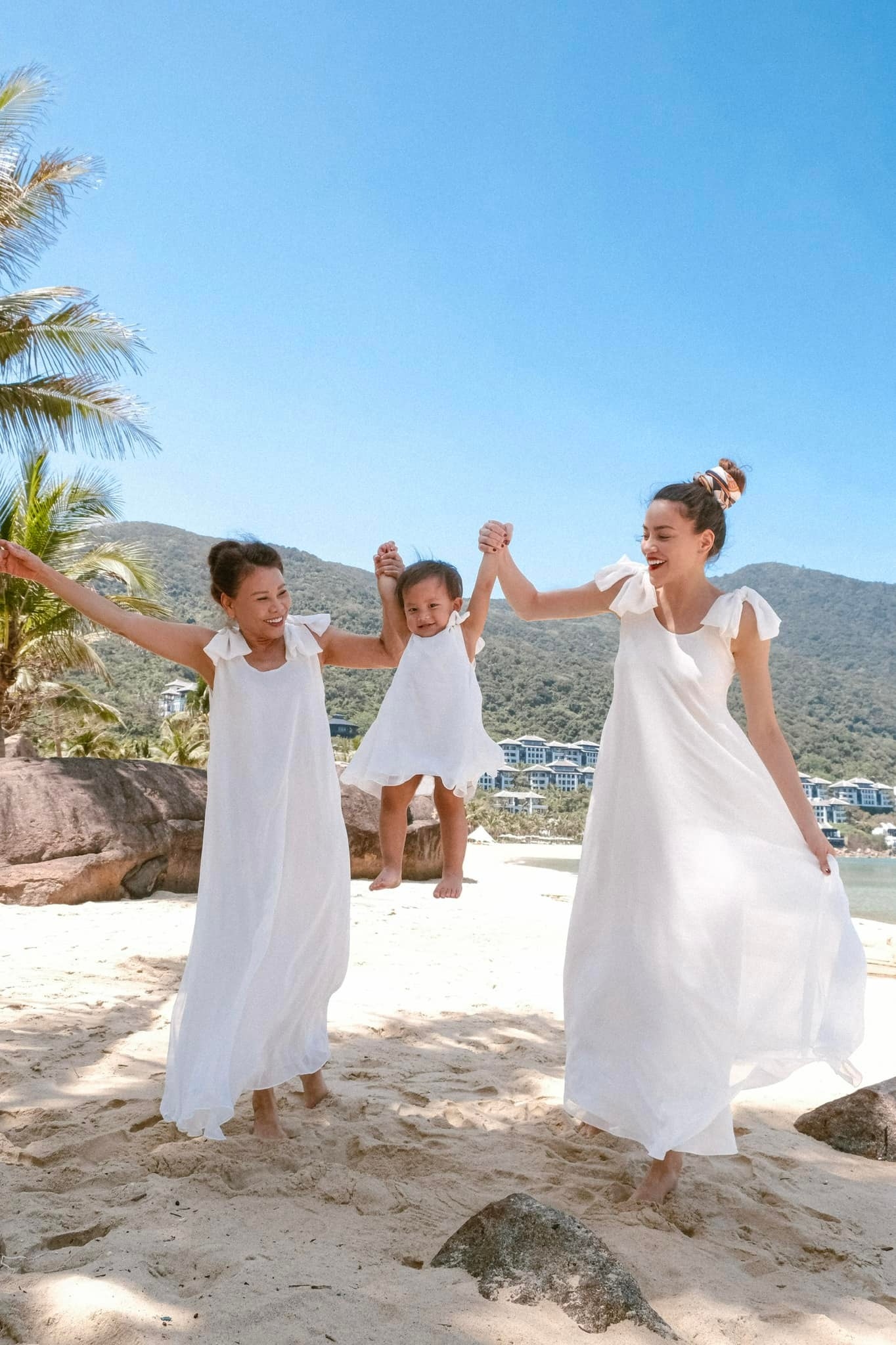 Sao Việt ngày 15/3/2022: Đỗ Thị Hà rạng rỡ trước thềm Miss World