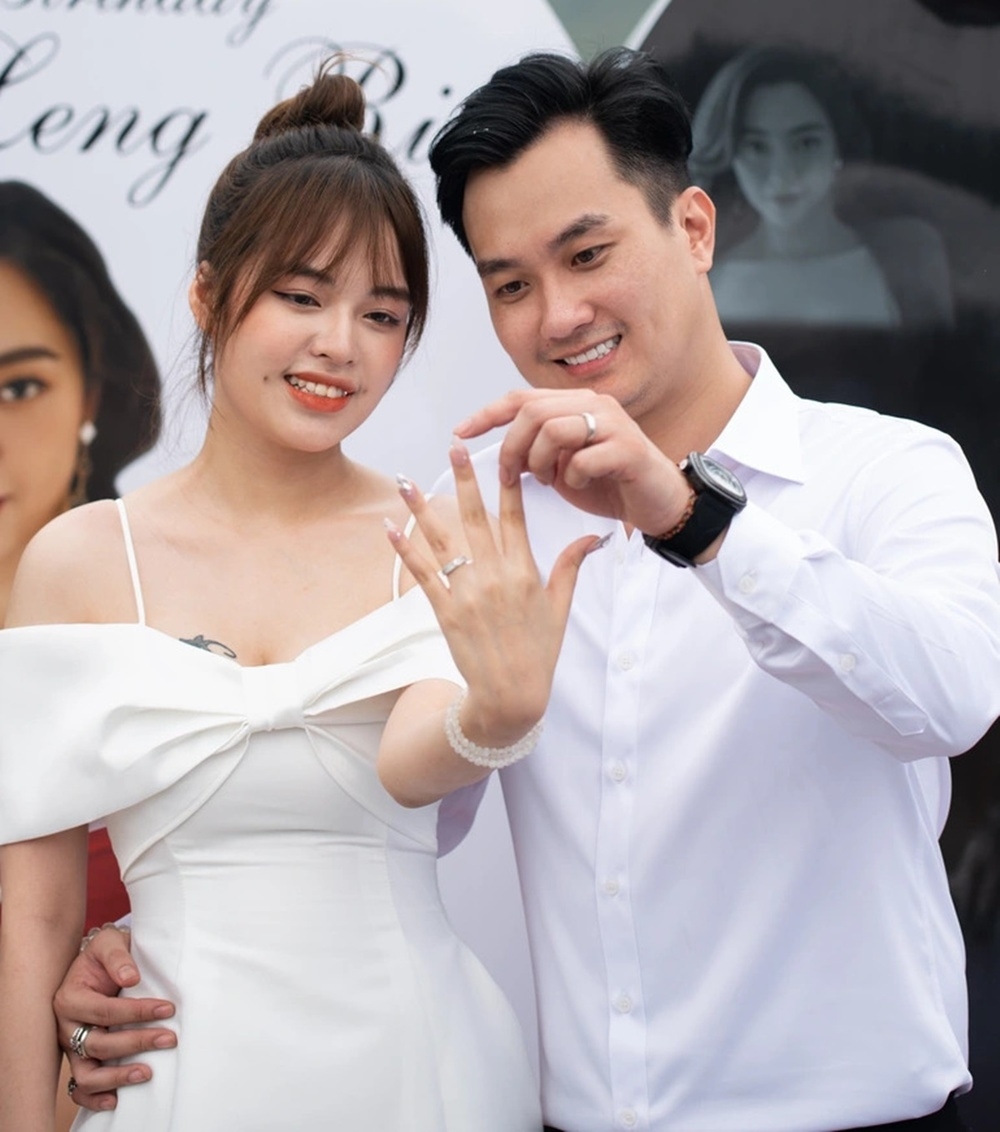 Sao Việt ngày 21/3/2022: Màn cầu hôn ngọt ngào của Anh Tuấn “Phố trong làng”