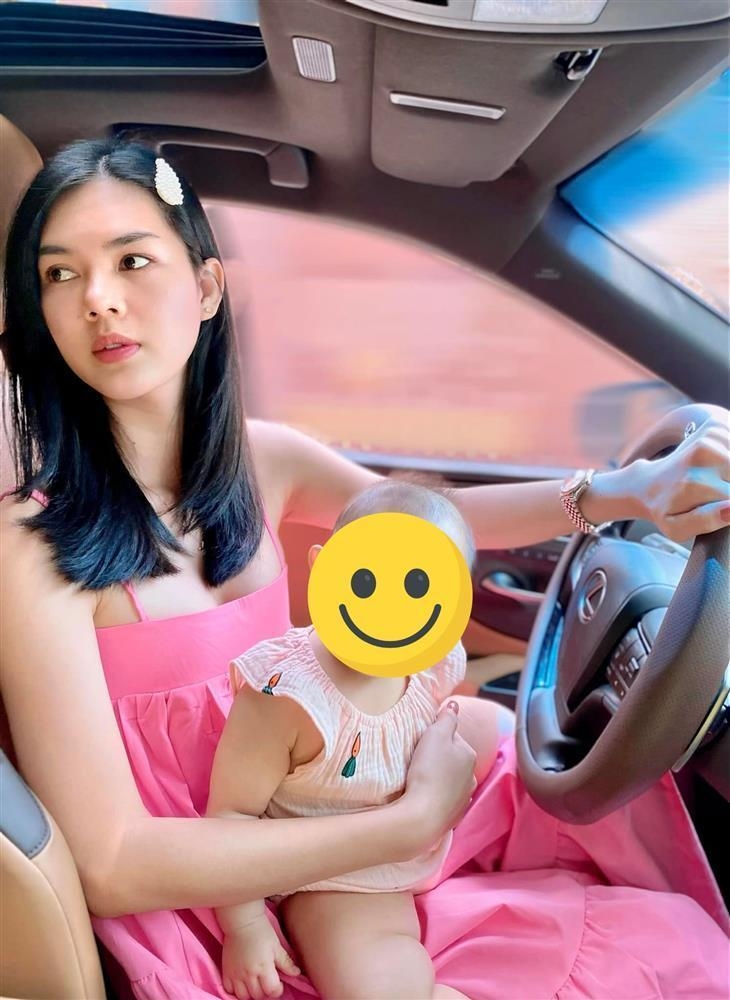 Sao Việt ngày 2/4/2022: AMEE chiếm trọn spotlight dù chỉ diện váy đen đơn giản