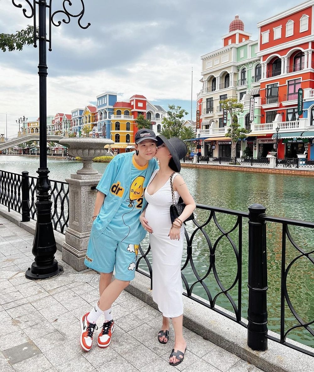 Sao Việt hôm nay 16/4: Phi Thanh Vân bất ngờ xuất hiện gây chú ý tại sự kiện