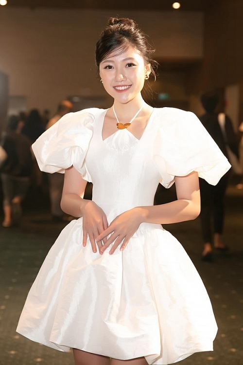 Sao Việt hôm nay 17/4: Em gái Trấn Thành gây chú ý với ngoại hình thon gọn