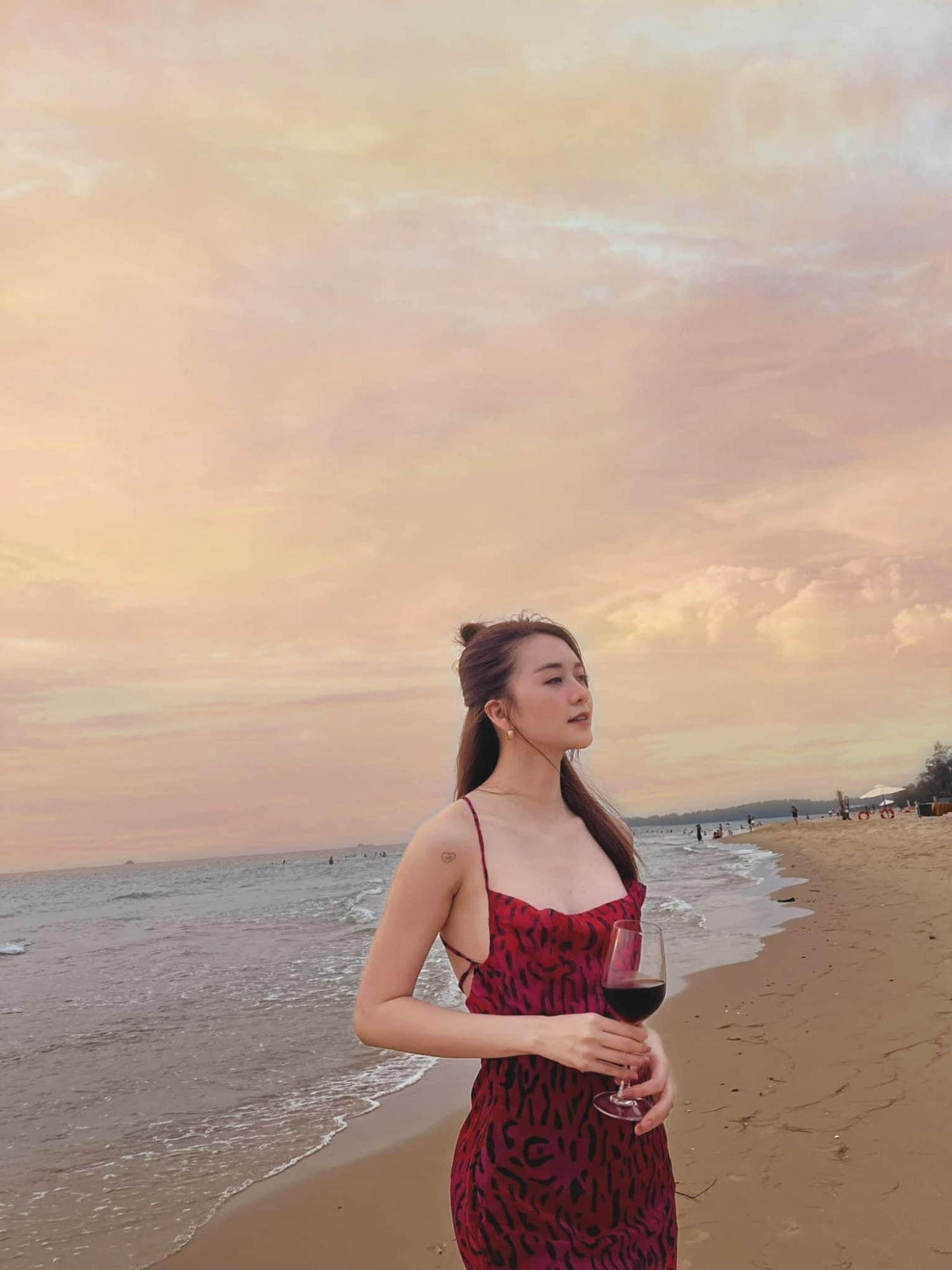 Sao Việt hôm nay 24/4: Chi Pu gây ấn tượng trong Street Dance Việt Nam