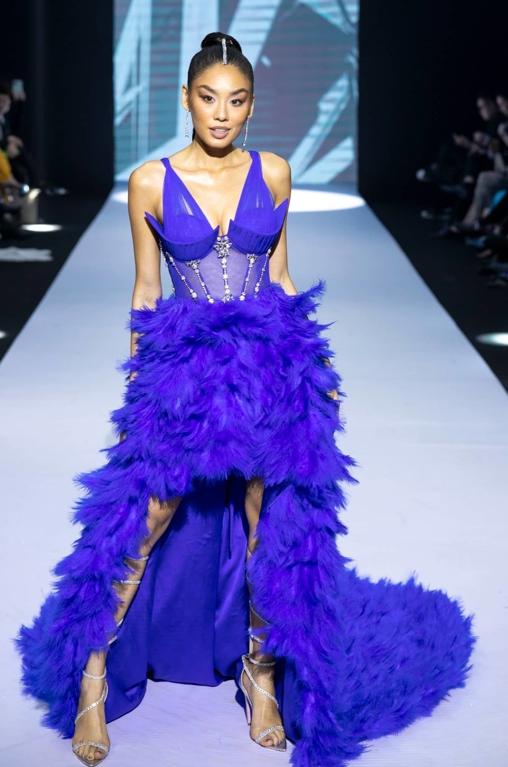 Sao Việt hôm nay 25/4: 