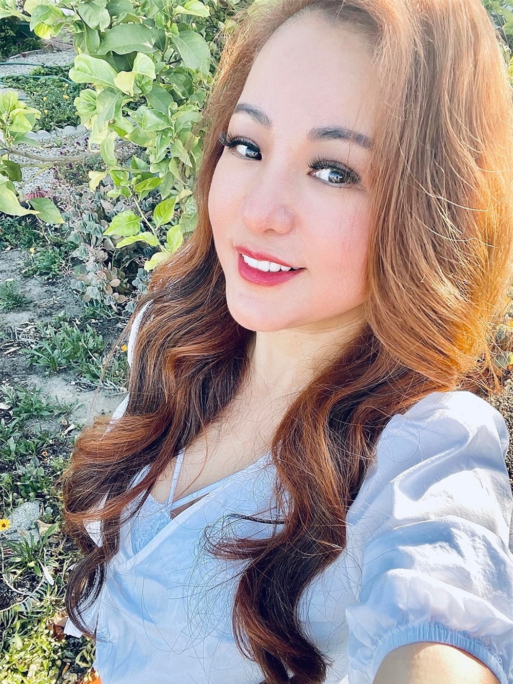 Sao Việt hôm nay 28/4: Hồ Quang Hiếu tung bộ ảnh diện đồ đôi bên Top 22 Hoa hậu Việt Nam