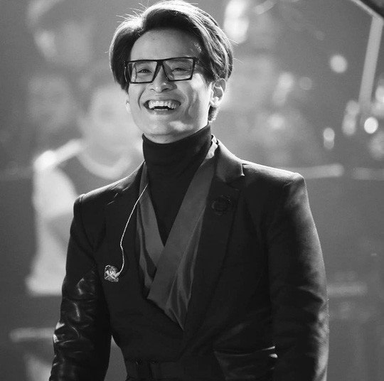 Sao Việt hôm nay 28/4: Hồ Quang Hiếu tung bộ ảnh diện đồ đôi bên Top 22 Hoa hậu Việt Nam