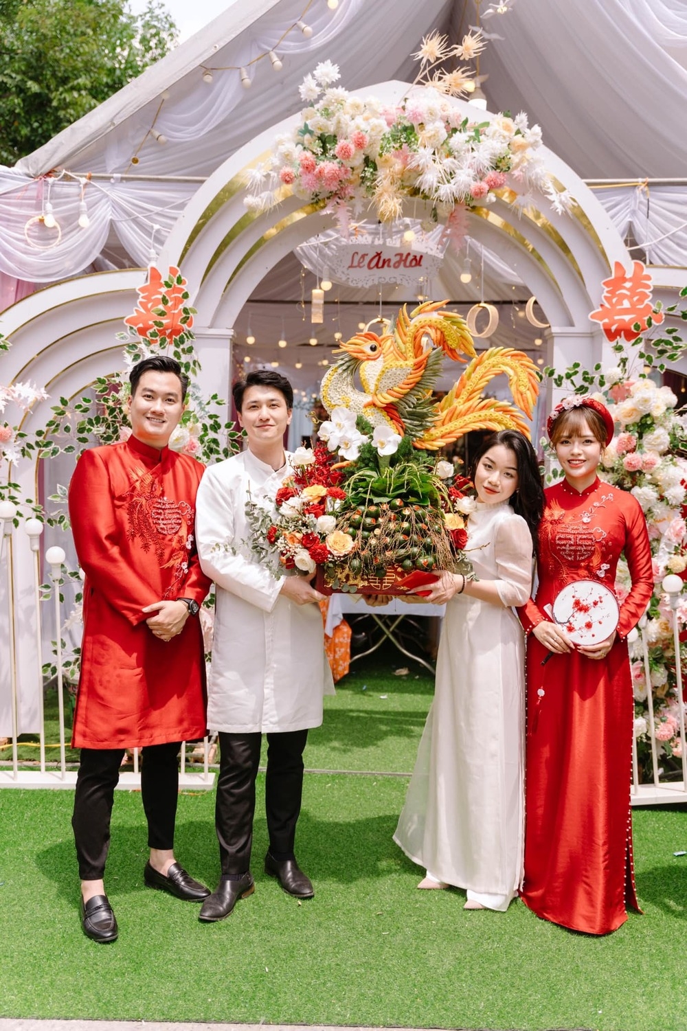 Sao Việt hôm nay 1/5: Chồng cũ Lâm Khánh Chi chuẩn bị kết hôn?