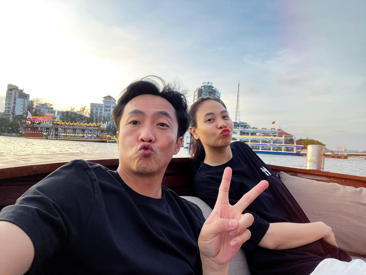 Sao Việt hôm nay 1/5: Chồng cũ Lâm Khánh Chi chuẩn bị kết hôn?