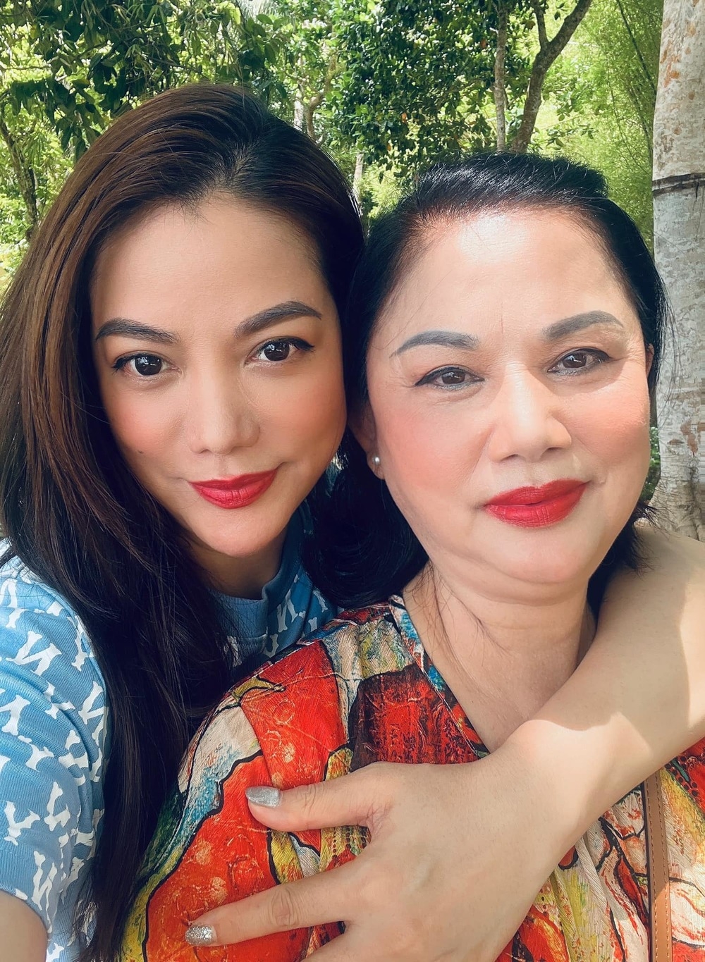 Sao Việt hôm nay 1/5: Chồng cũ Lâm Khánh Chi chuẩn bị kết hôn?