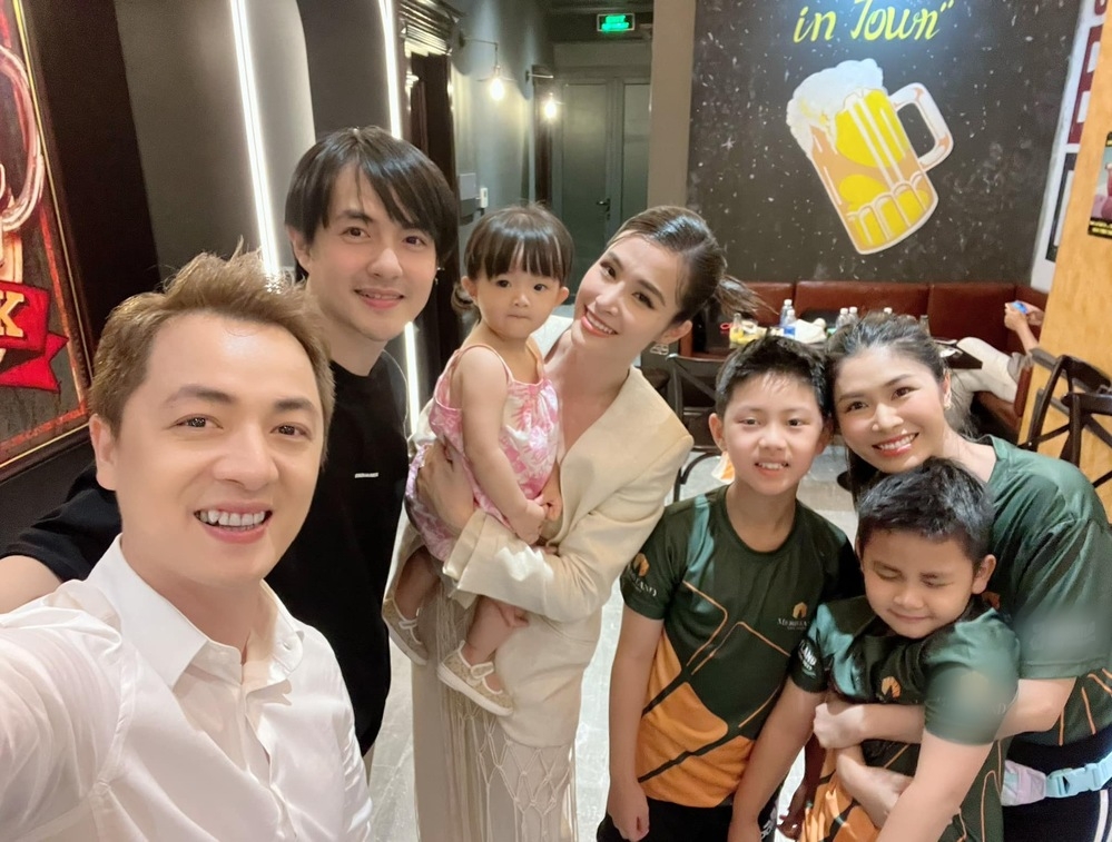 Sao Việt hôm nay 2/5: Lý Nhã Kỳ xây biệt thự hỗ trợ hoàn cảnh khó khăn