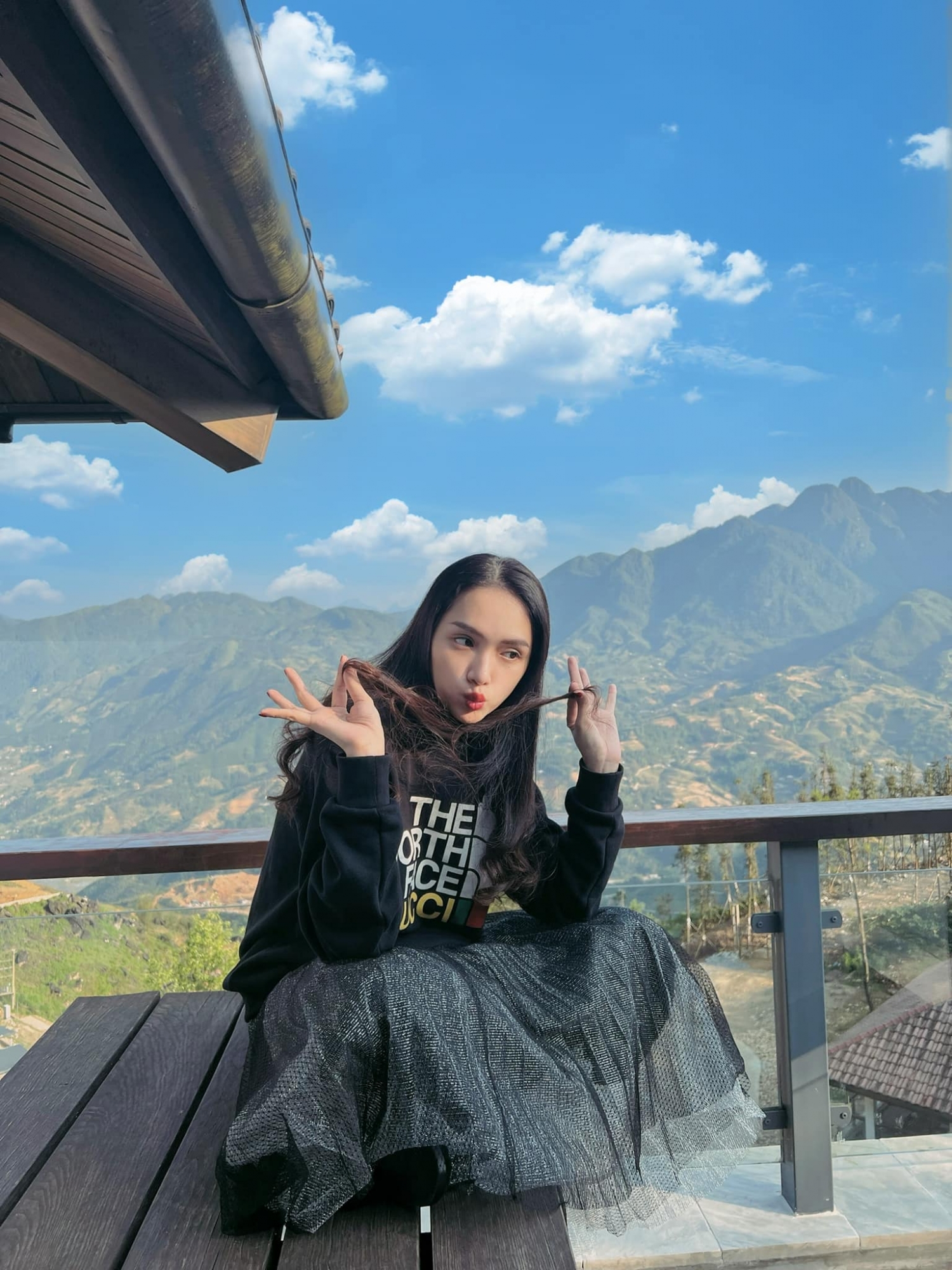 Sao Việt hôm nay 4/5: Thủy Tiên thân thiết bên em chồng