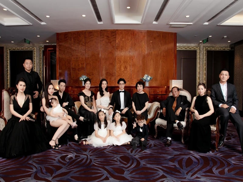 Sao Việt hôm nay 7/5: Ngô Thanh Vân - Huy Trần khoe khung ảnh bên đại gia đình 