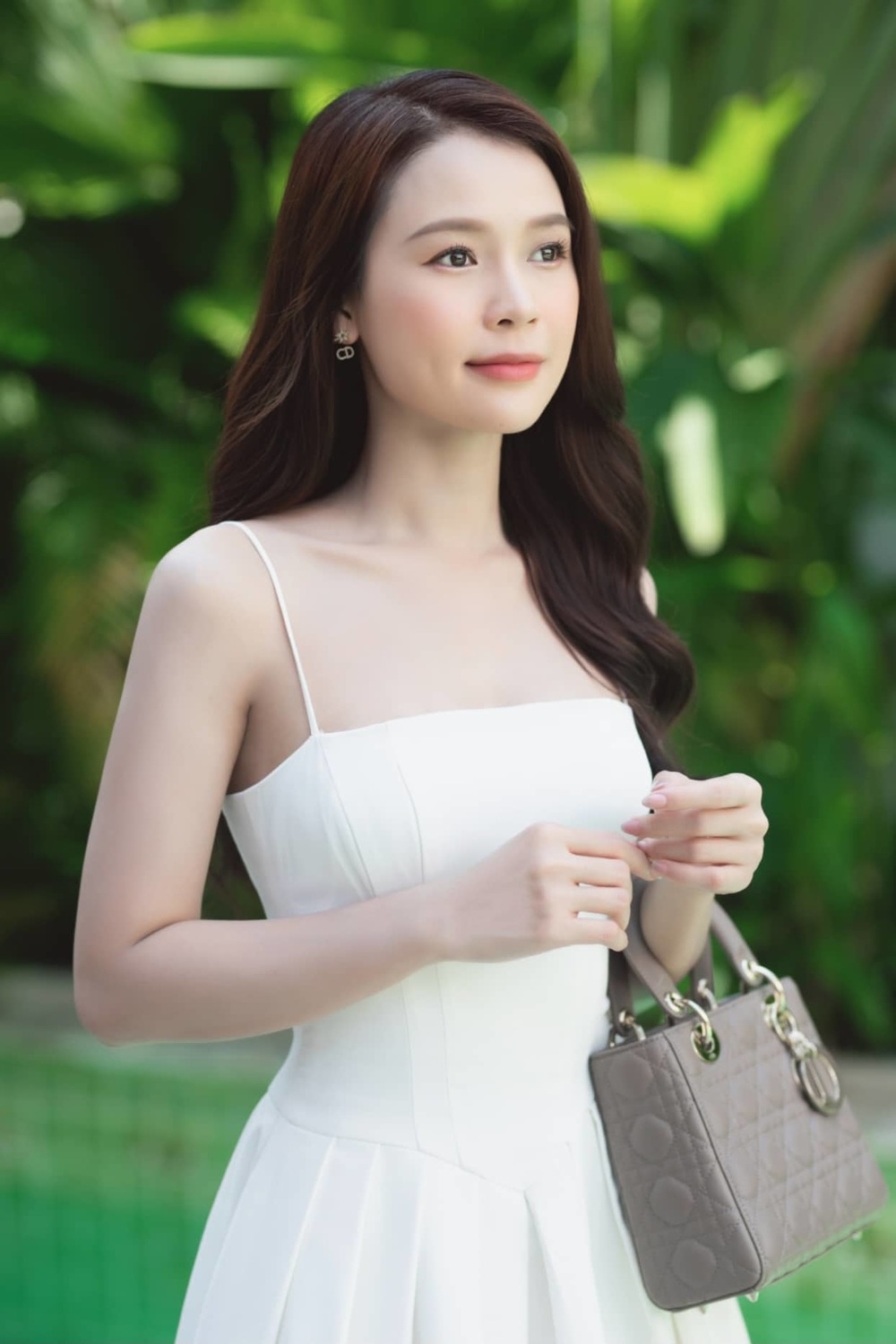 Sao Việt hôm nay 10/5: Sam khoe loạt ảnh nhẹ nhàng theo phong cách 