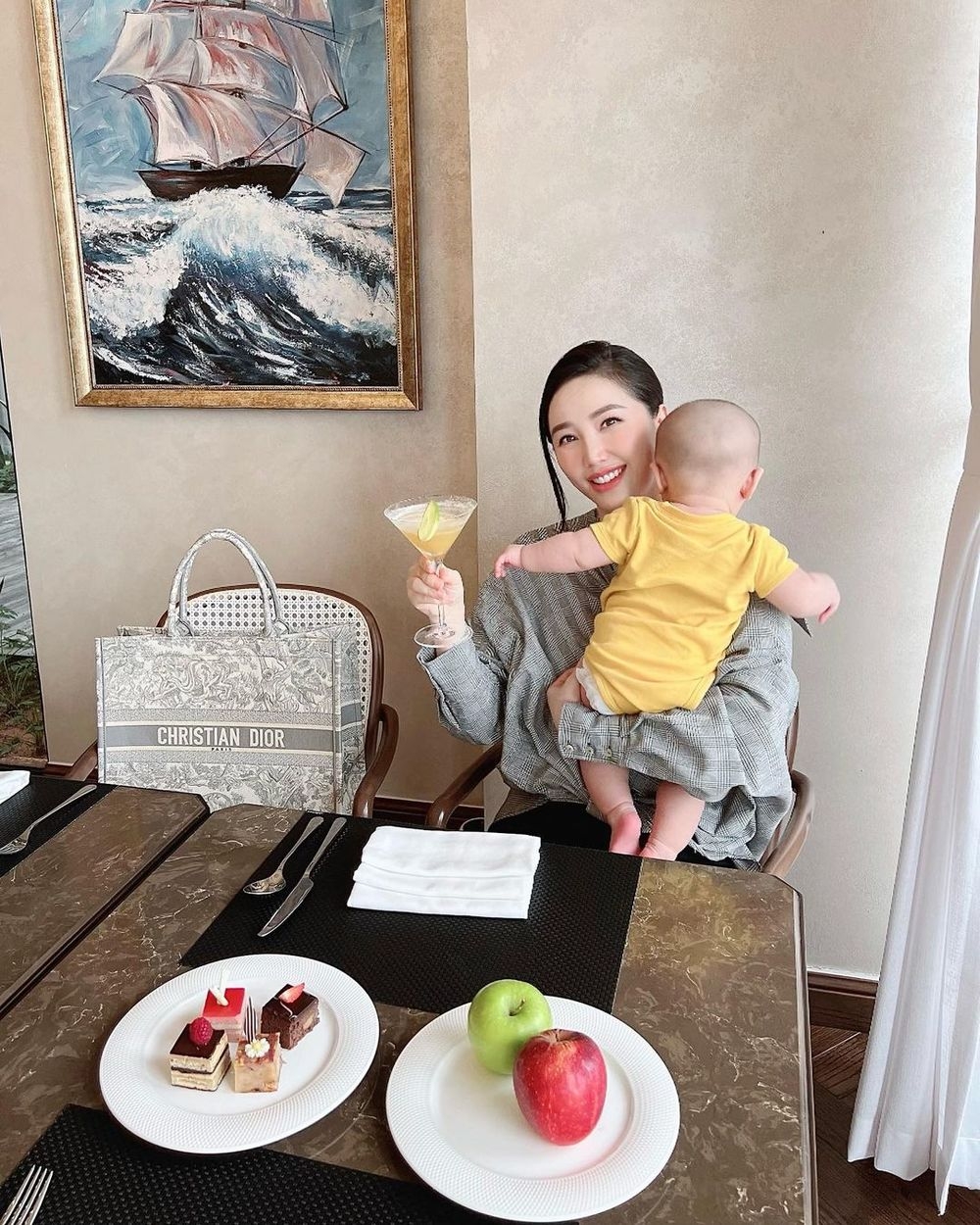 Sao Việt hôm nay 10/5: Sam khoe loạt ảnh nhẹ nhàng theo phong cách "nàng thơ"