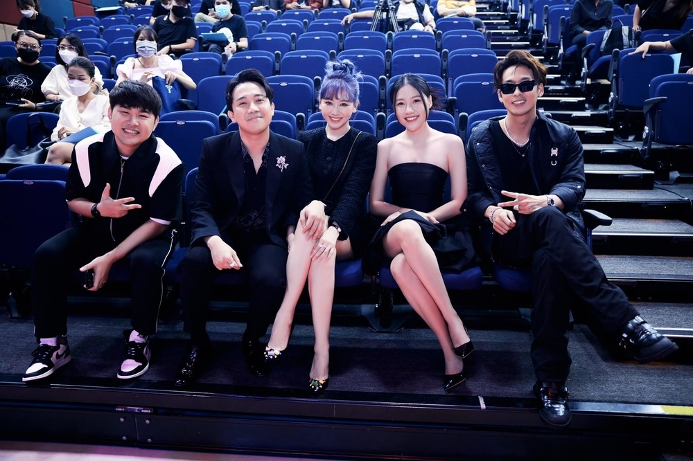 Sao Việt hôm nay 14/5: Hương Giang chính thức xác nhận chia tay Đình Tú