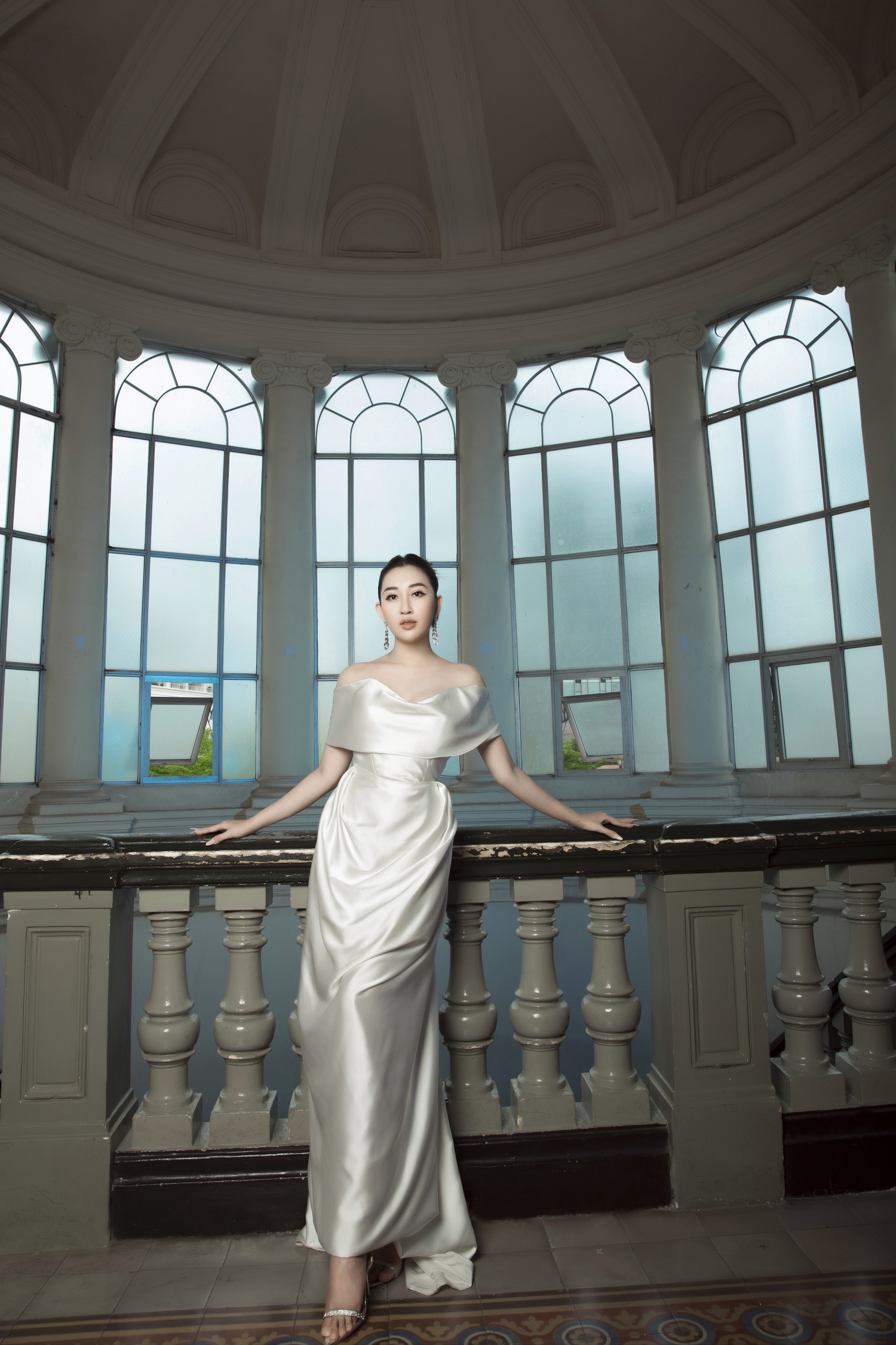 Sao Việt hôm nay 17/5: Hòa Minzy xuất hiện cùng các VĐV đội tuyển bóng chuyền nữ