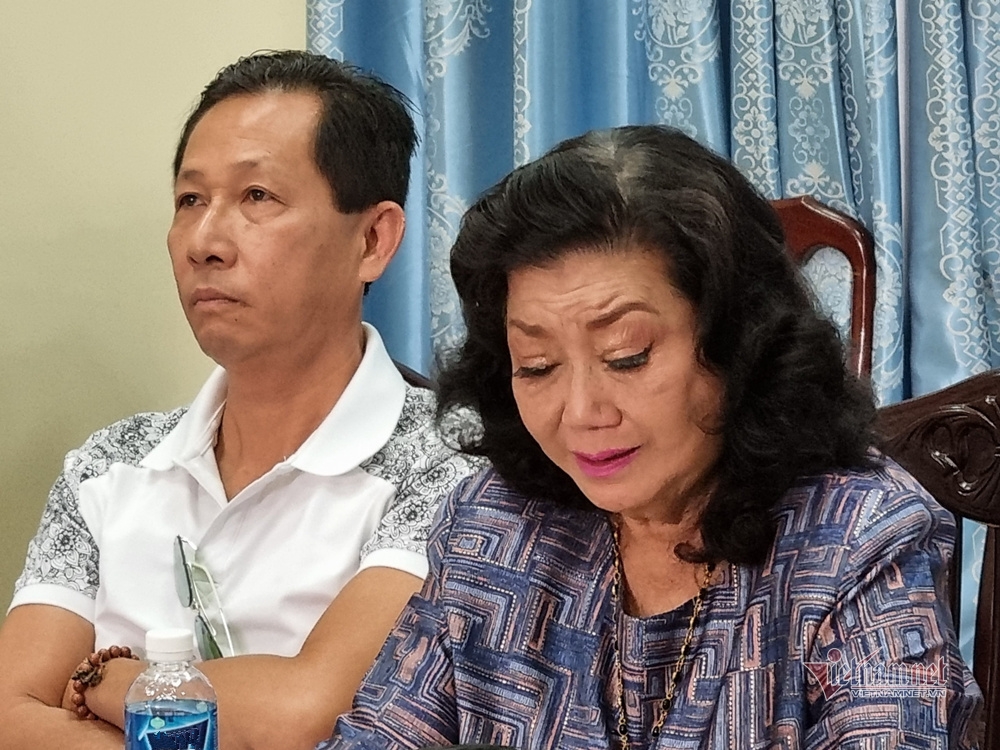 Sao Việt ngày 19/11: Ca sĩ Hoàng Bách lên tiếng về phát ngôn chê bai đội tuyển Việt Nam