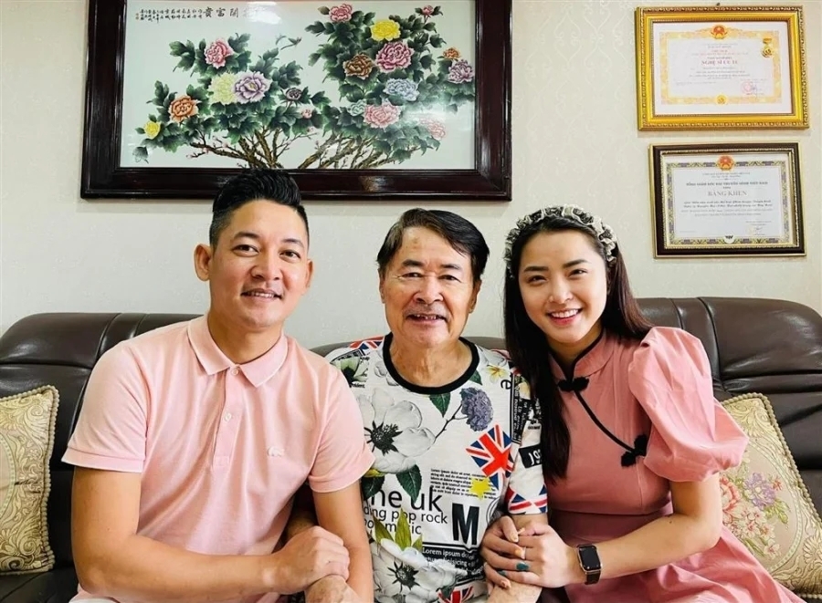 Sao Việt ngày 19/11: Ca sĩ Hoàng Bách lên tiếng về phát ngôn chê bai đội tuyển Việt Nam