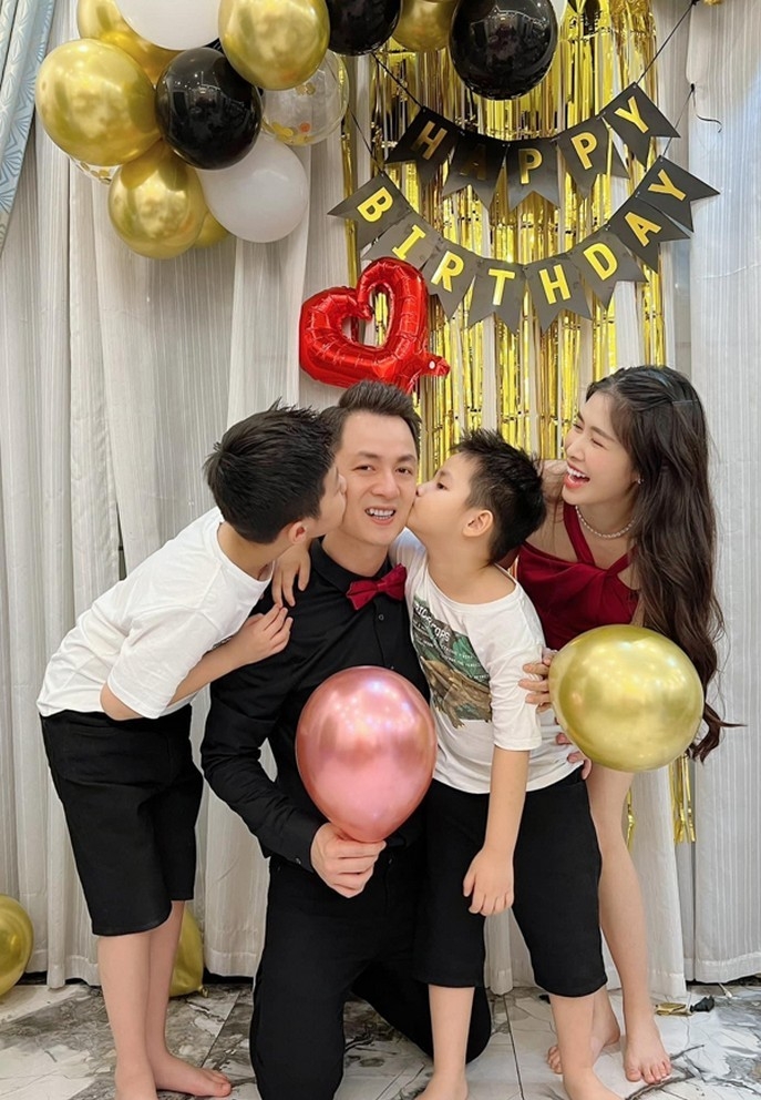 Sao Việt ngày 3/12: Cao Thái Hà gây chú ý khi tham gia gameshow
