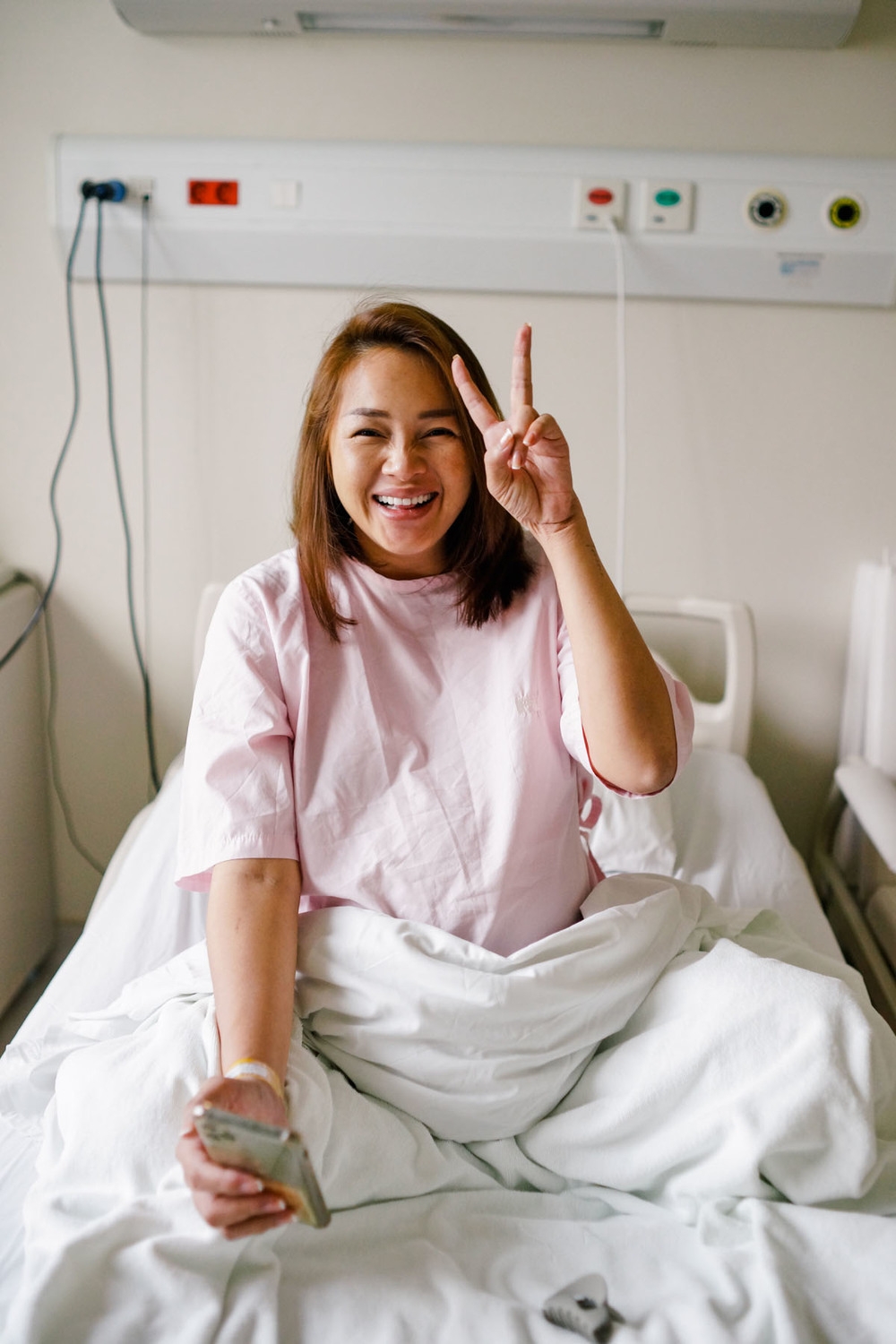 Sao Việt ngày 7/12: Vợ chồng Lương Thế Thành - Thúy Diễm lộng lẫy dự sự kiện