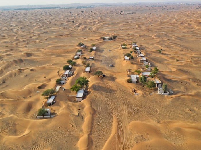 "Thị trấn ma" chôn vùi trong cát thu hút du khách – nhưng không ai biết tại sao nó bị bỏ hoang thi tran ma chon vui trong cat thu hut du khach nhung khong ai biet tai sao no bi bo hoang