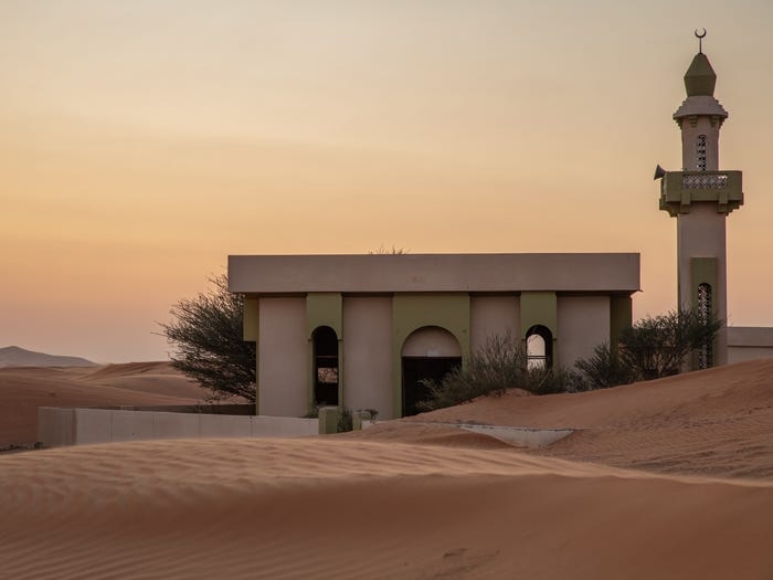 "Thị trấn ma" chôn vùi trong cát thu hút du khách – nhưng không ai biết tại sao nó bị bỏ hoang thi tran ma chon vui trong cat thu hut du khach nhung khong ai biet tai sao no bi bo hoang