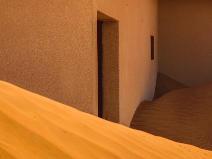 "Thị trấn ma" chôn vùi trong cát thu hút du khách – nhưng không ai biết tại sao nó bị bỏ hoang thi tran ma chon vui trong cat thu hut du khach nhung khong ai biet tai sao no bi bo hoang