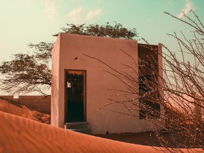 "Thị trấn ma" chôn vùi trong cát thu hút du khách – nhưng không ai biết tại sao nó bị bỏ hoang thi tran ma chon vui trong cat thu hut du khach nhung khong ai biet tai sao no bi bo hoang