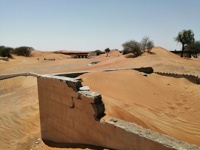 "Thị trấn ma" chôn vùi trong cát thu hút du khách – nhưng không ai biết tại sao nó bị bỏ hoang thi tran ma chon vui trong cat thu hut du khach nhung khong ai biet tai sao no bi bo hoang