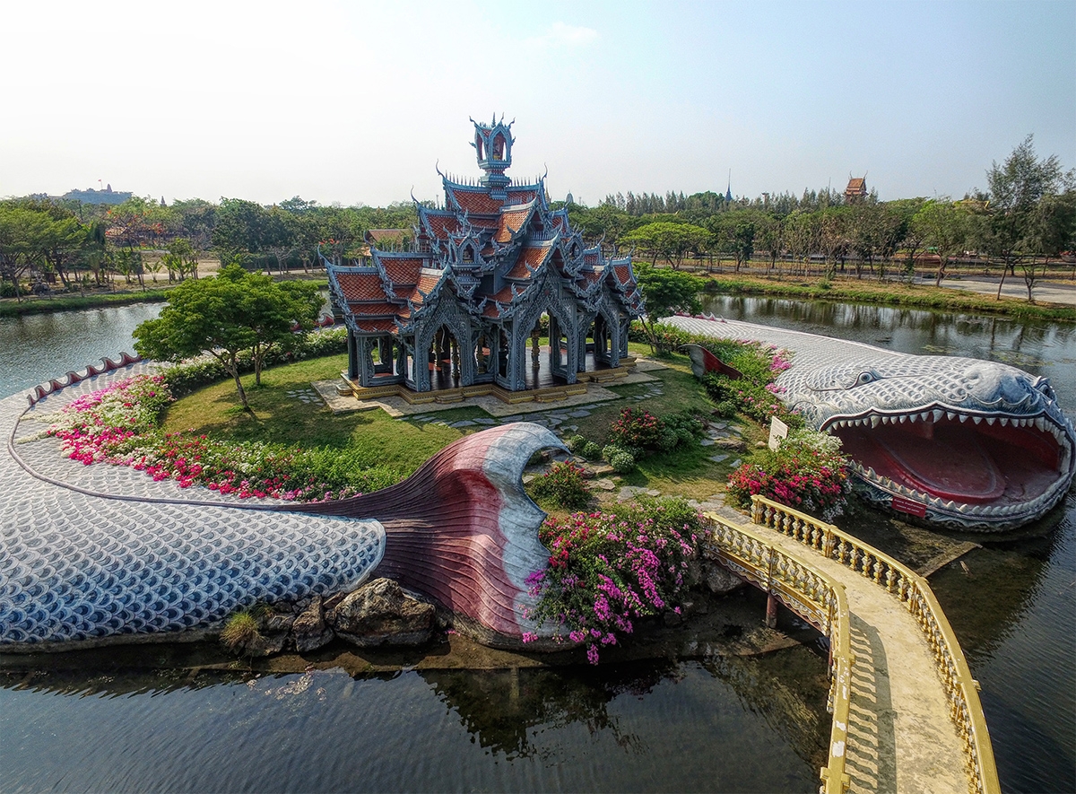 ngoi den duoc ca than bao ve co kien truc doc dao nhat thai lan