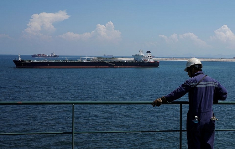 Giá dầu giảm trước cuộc họp của OPEC+