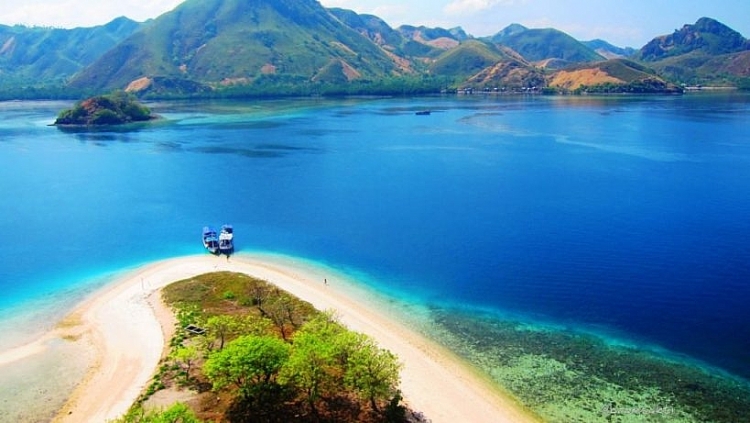 Bali chỉ là một trong số hàng chục những nơi đẹp nhất Indonesia, thậm chí đẹp nhất thế giới bali-chi-la-mot-trong-so-hang-chuc-nhung-noi-dep-nhat-indonesia-tham-chi-dep-nhat-the-gioi-5