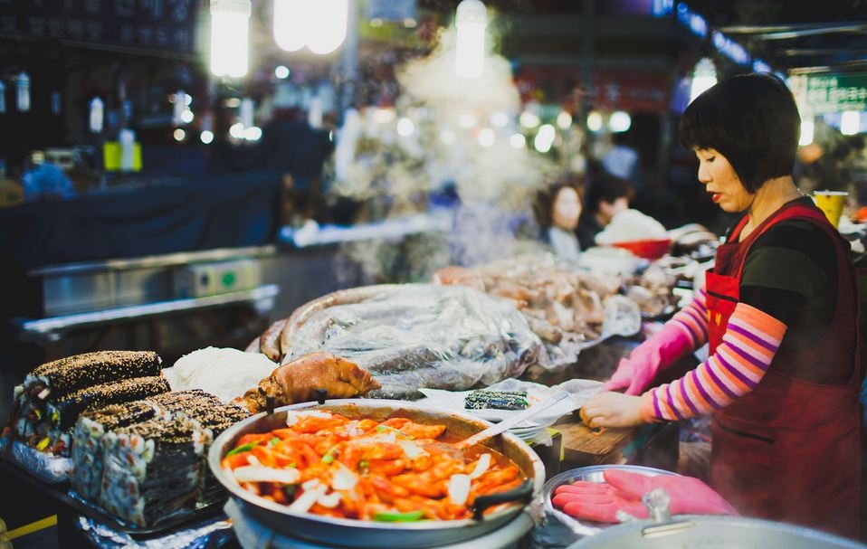 Hòa vào không khí sôi động của chợ đêm Seoul hoa vao khong khi soi dong cua cho dem seoul